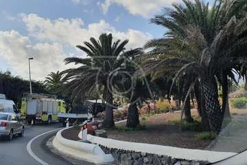 Un camión vuelca en el acceso a Telde desde la GC-1/TA.